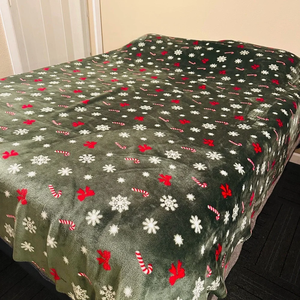 Cozy Reversible Christmas Blanket!